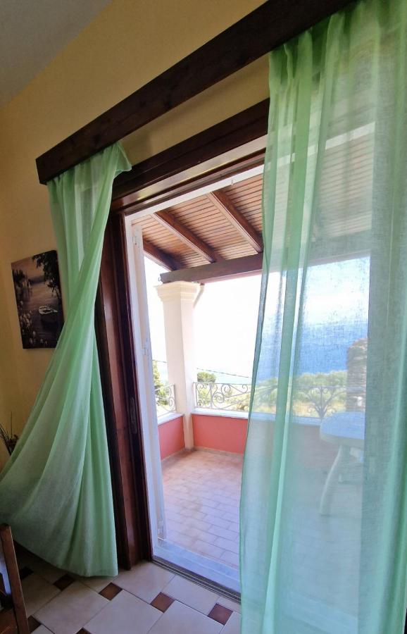 Atisis Apartments Benitses  Dış mekan fotoğraf