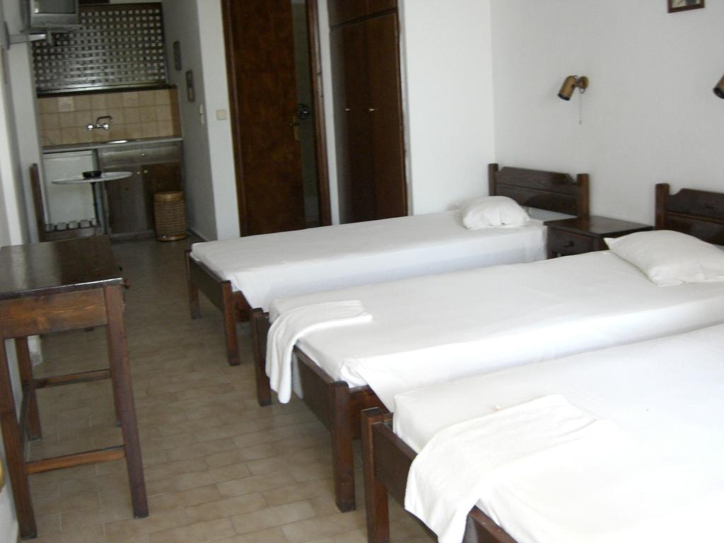 Atisis Apartments Benitses  Oda fotoğraf