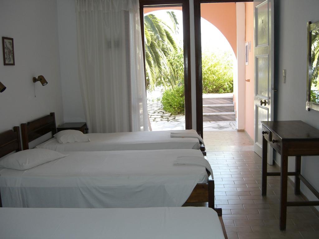 Atisis Apartments Benitses  Oda fotoğraf